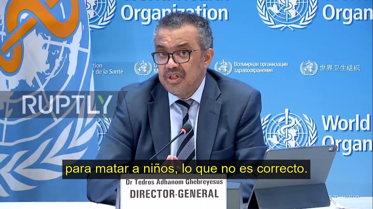 Director de la OMS admite que los pinchazos esta matando niños.