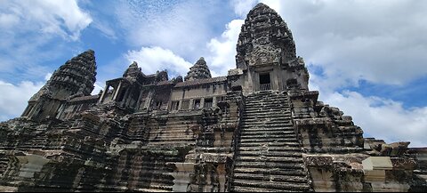 Backpacking Ta Prohm Temple (Tomb Raider Temple)