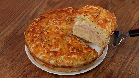 Delicious stuffed bread that doesn't need to be kneaded! just mix and bake