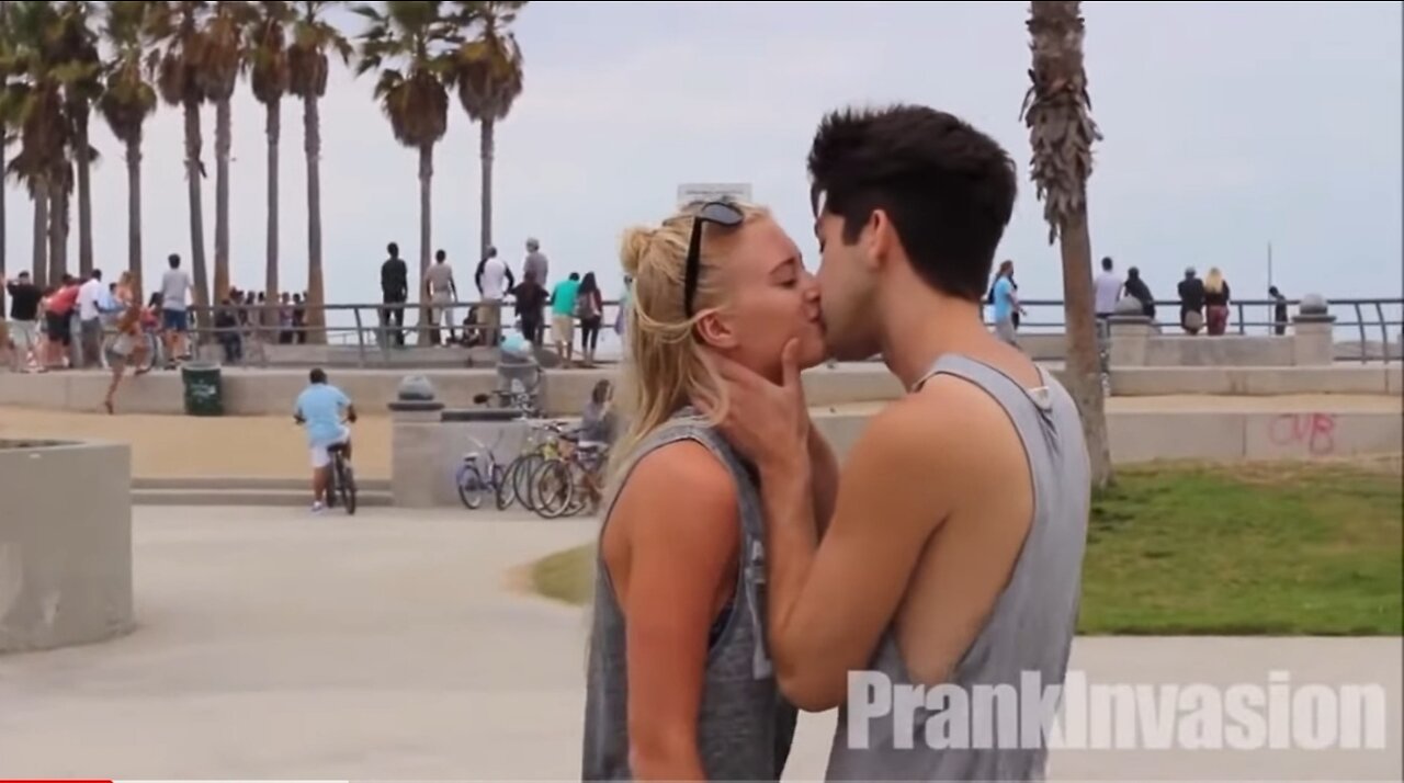 Kissing Pranks - Heads or Tails hot video