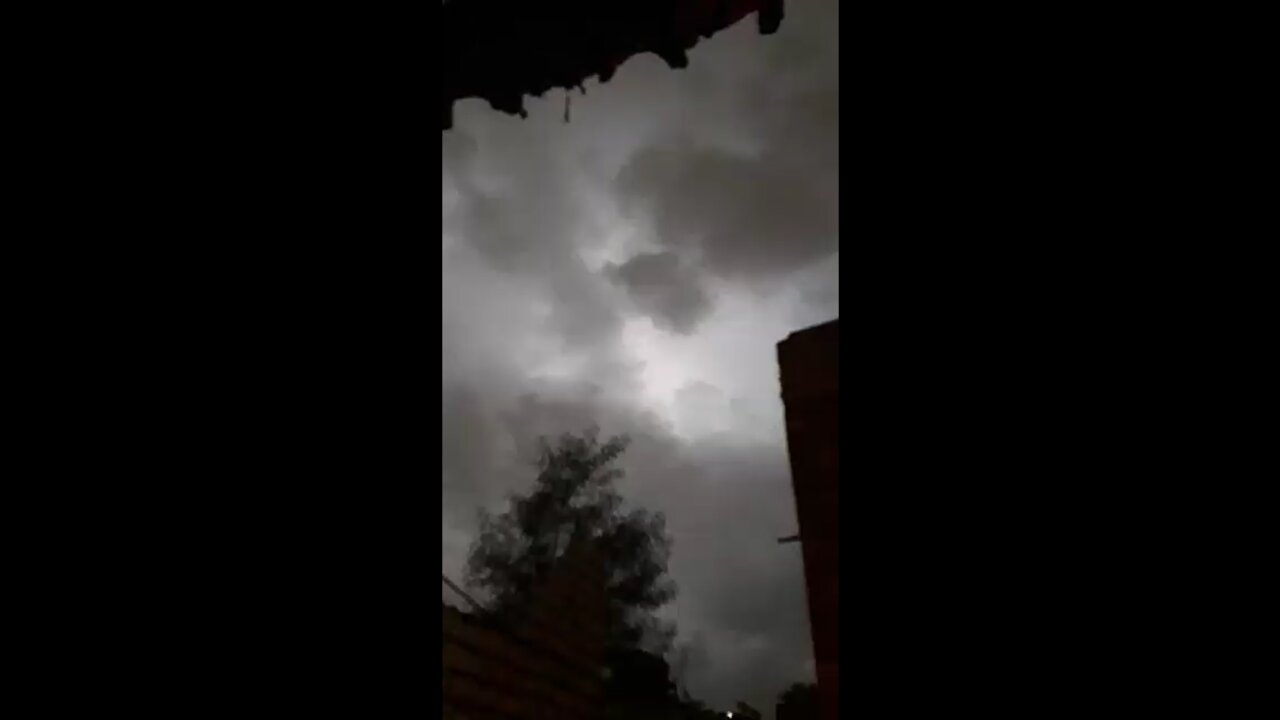 Watch rain, lightning and thunder in a terrible way