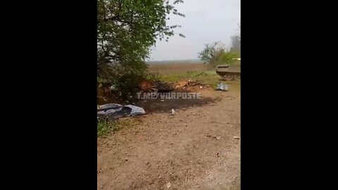 T-80 laying down fire on Ukrainian positions