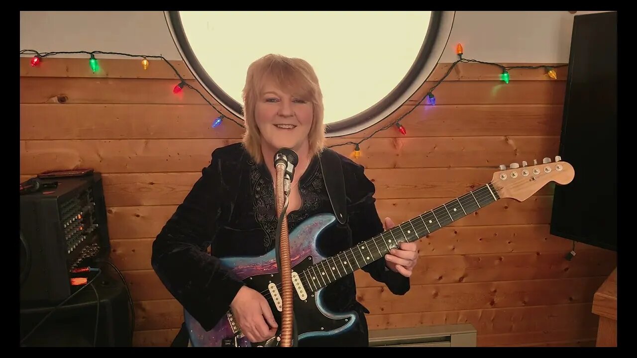 Walkin' After Midnight- Patsy Cline cover by Cari Dell / female lead guitarist