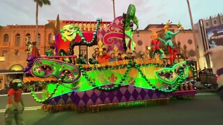 Mardi Gras parade at Universal Studios Orlando #uoap #mardigras #universalorlando