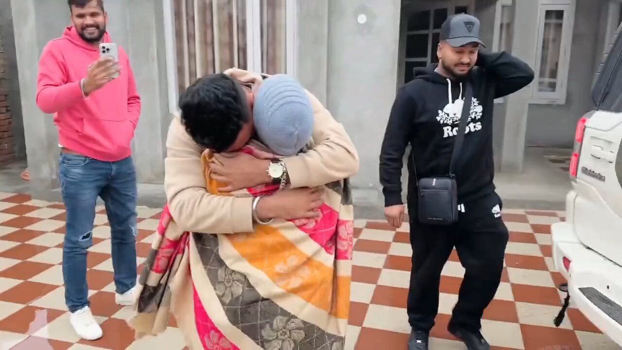 surprise Canada 🇨🇦 to India 🇮🇳 mom emotional seen.. #like #share #comment #vairl #mom #love