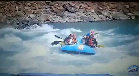 RAFTING VERY DENGER