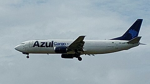 Boeing 737-400F PR-AJZ na aproximação final vindo de Campinas para Manaus