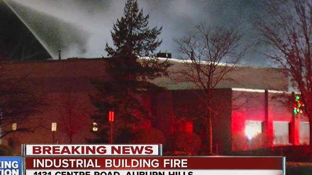 Crews battle building fire in Auburn Hills