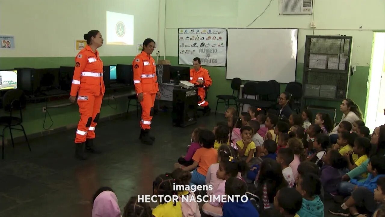 Projeto "Fique Seguro": bombeiros trabalham conscientização e prevenção nas escolas de GV.