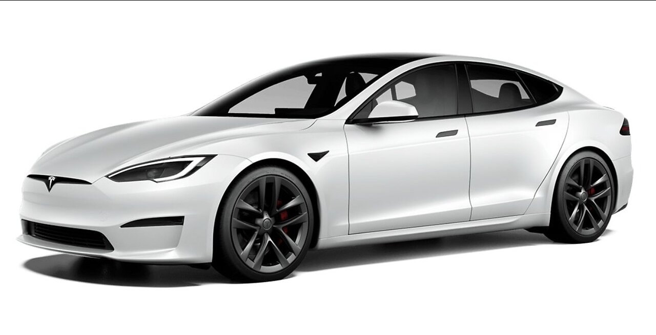 Tesla Model S Plaid - Playing in the snow!