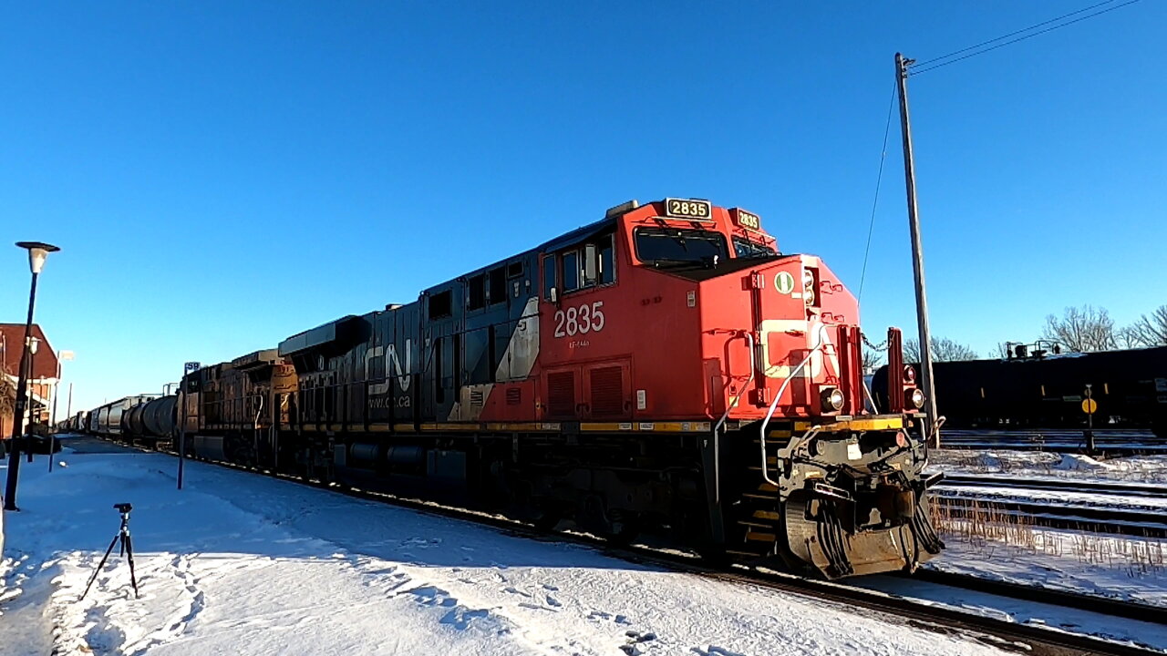 CN 2835 & UP 5914 Engines Manifest Train West In Ontario