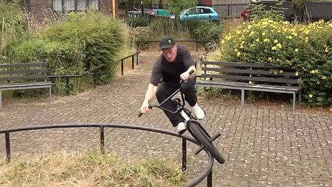 Perfect horizontal loop on a BMX