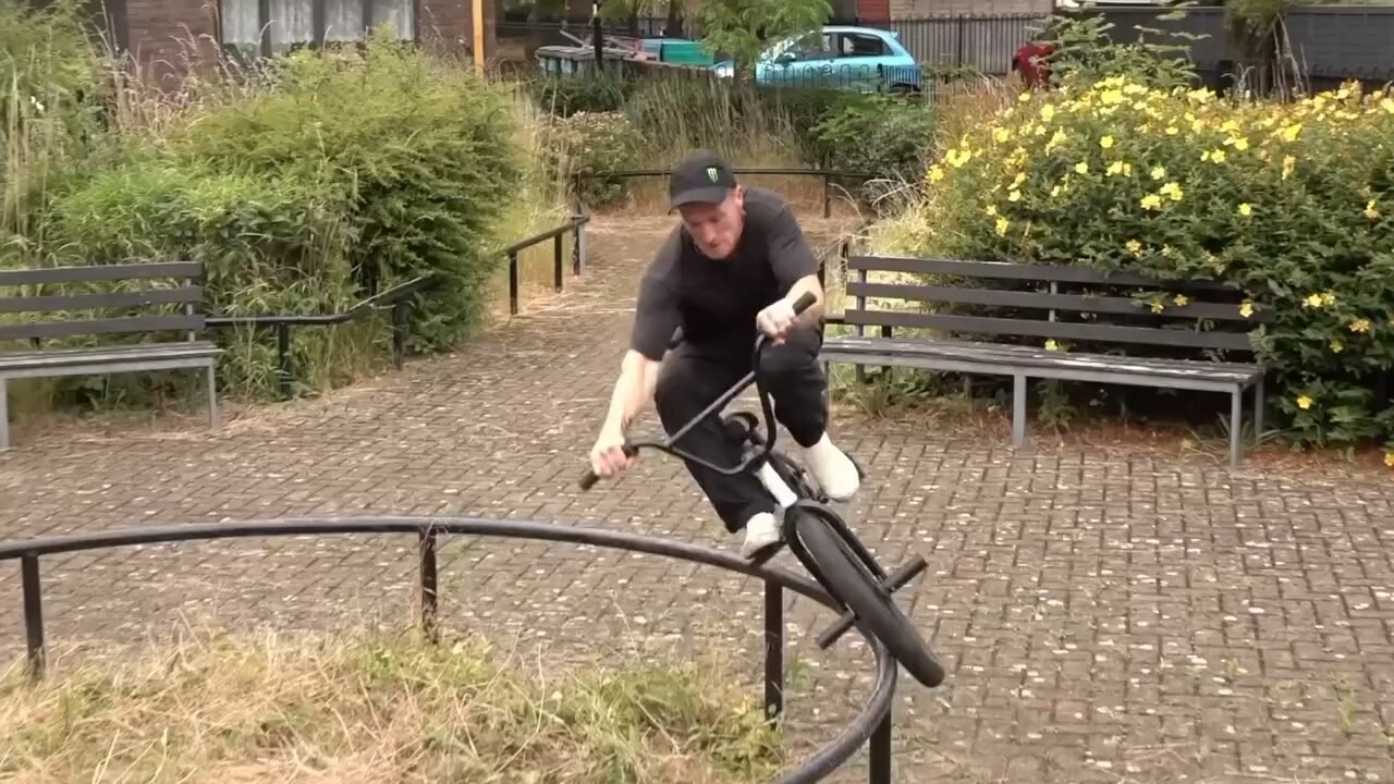 Perfect horizontal loop on a BMX