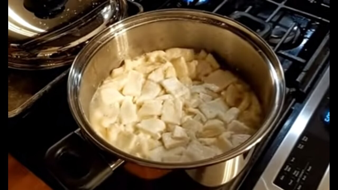 THE BEST Chicken and Dumplings