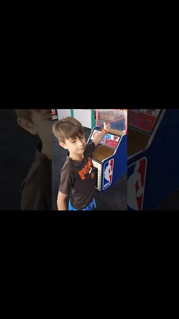 it got stuck!!🏀🐀🍕