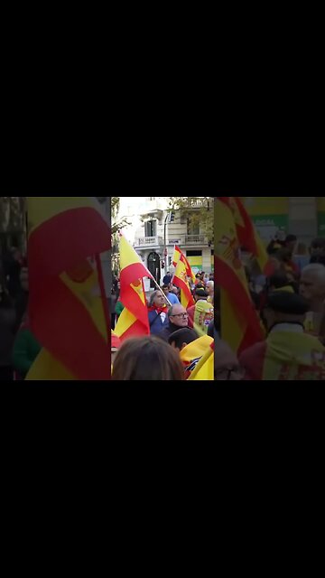 🇪🇸 “Prensa española, manipuladora” - cánticos en la Calle Ferraz, Madrid