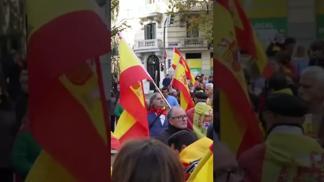 🇪🇸 “Prensa española, manipuladora” - cánticos en la Calle Ferraz, Madrid