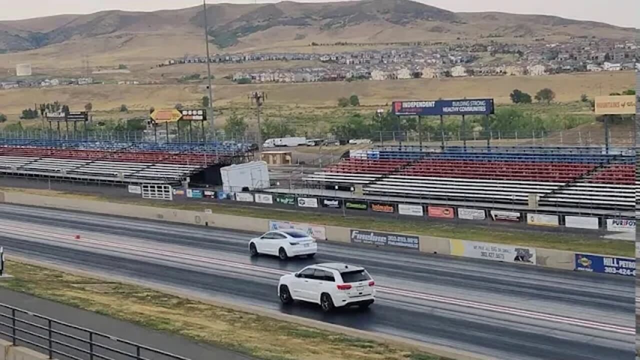 Tesla Model 3 Stealth vs Jeep SRT Bandimere