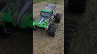 LOSI LMT GRAVE DIGGER ....