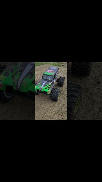LOSI LMT GRAVE DIGGER ....