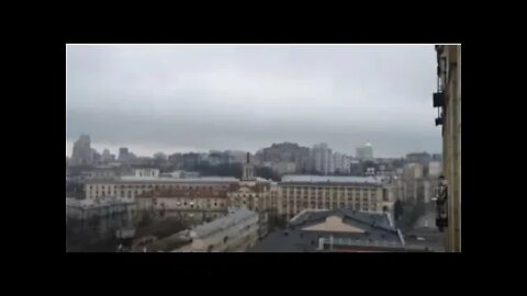 Exército russo adentra a capital ucraniana, uma "cidade fantasma"