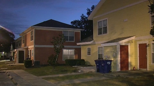 Burglars open fire on Tampa police