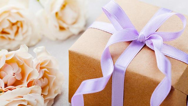 4 Registry Etiquette Tips & Tricks to Get the Perfect Gift