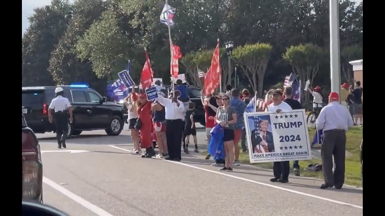 TRUMP❤️🇺🇸🥇MOTORCADE GREETS🏍️🚙🛻🚐🚓🤍🇺🇸🏅FLORIDA MAGA PATRIOTS💙🇺🇸🚓🛻🚑🚔⭐️