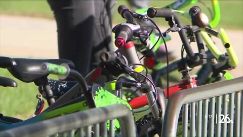 MacArthur Elementary students take part in Bike & Roll to School Day