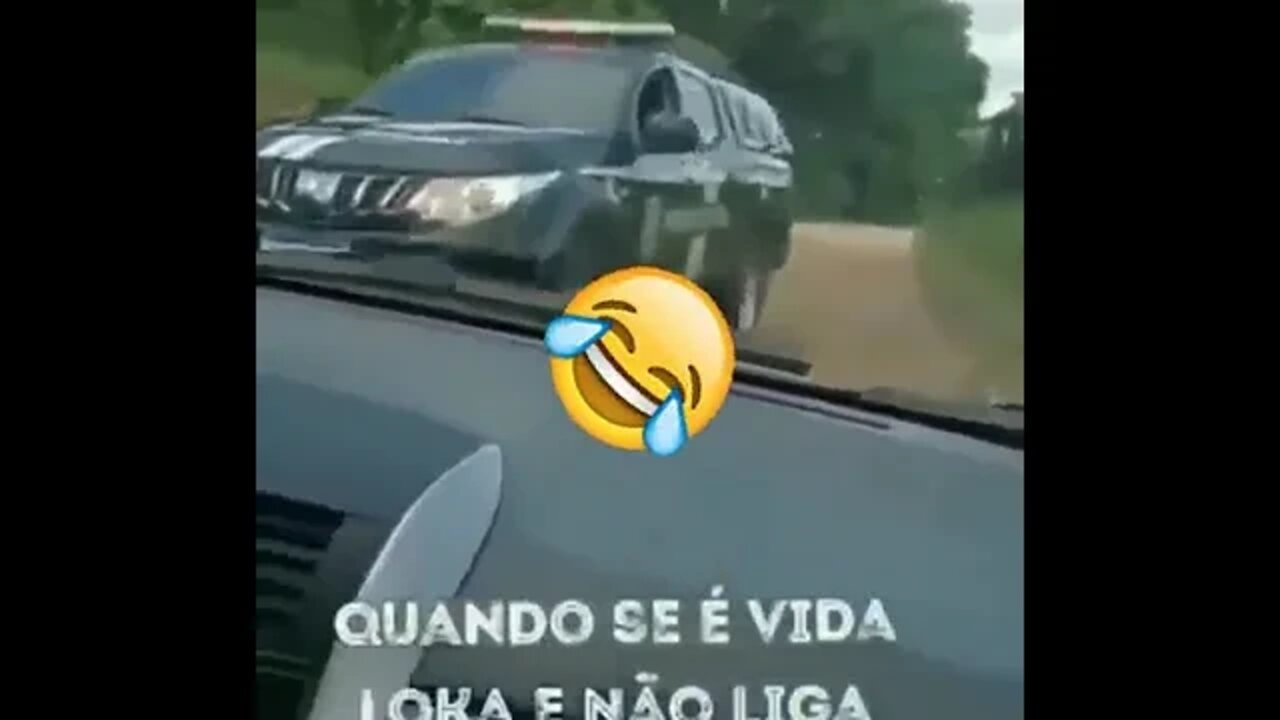 QUANDO SE E VIDA LOCA NAO SE LIGA PRA MAIS NADA VEJA O QUE ELE PERGUNTOU A POLICIA ( MEME ) #shorts