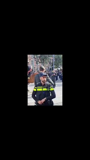 Koning Willem Alexander en Maxima worden UITGEJOELD door boze menigte op Prinsjesdag