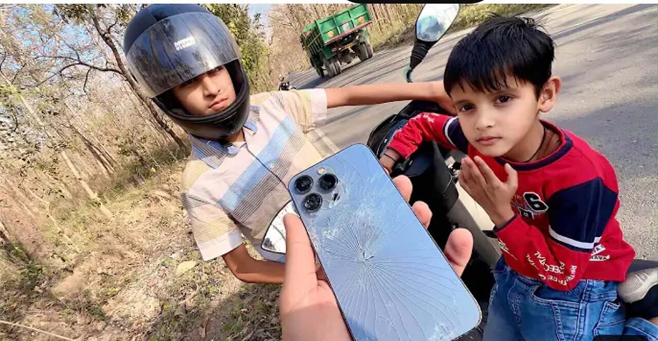 Bike se Iphone Gira Diya 😫 Tut Gaya