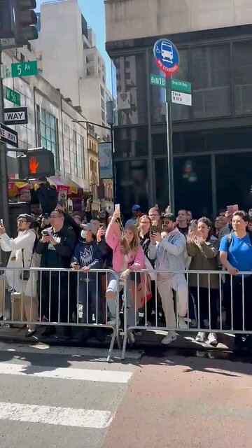 Hundreds come out to see Trump in NYC, then no one comes to Biden at his rally in Tampa.