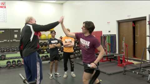 Joe Lewis keeps coaching and the Neenah high school powerlifting team keeps winning