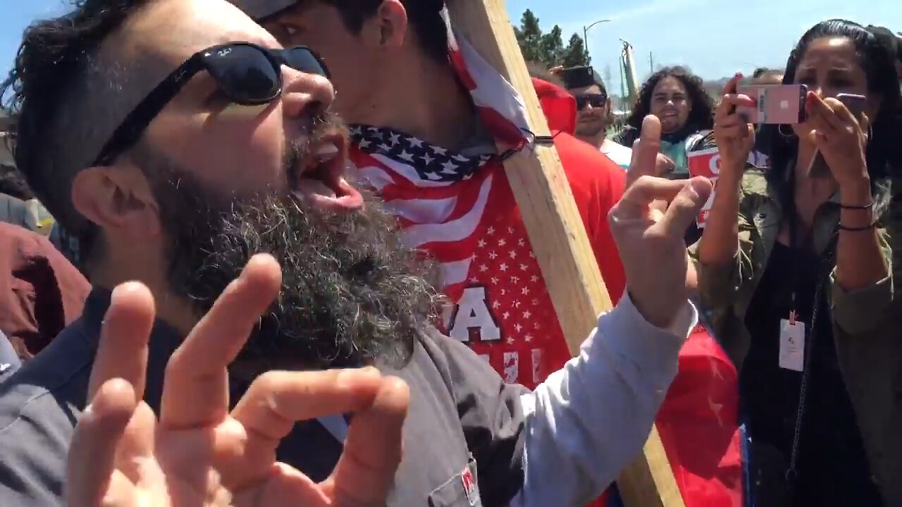 'Anti-Trump Protesters Go Nuts!' - The Alex Jones Channel - 2016