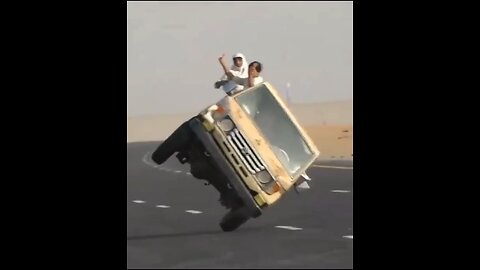 Dubai. Jeep drift crazy funny video clips 🤣🤣😅