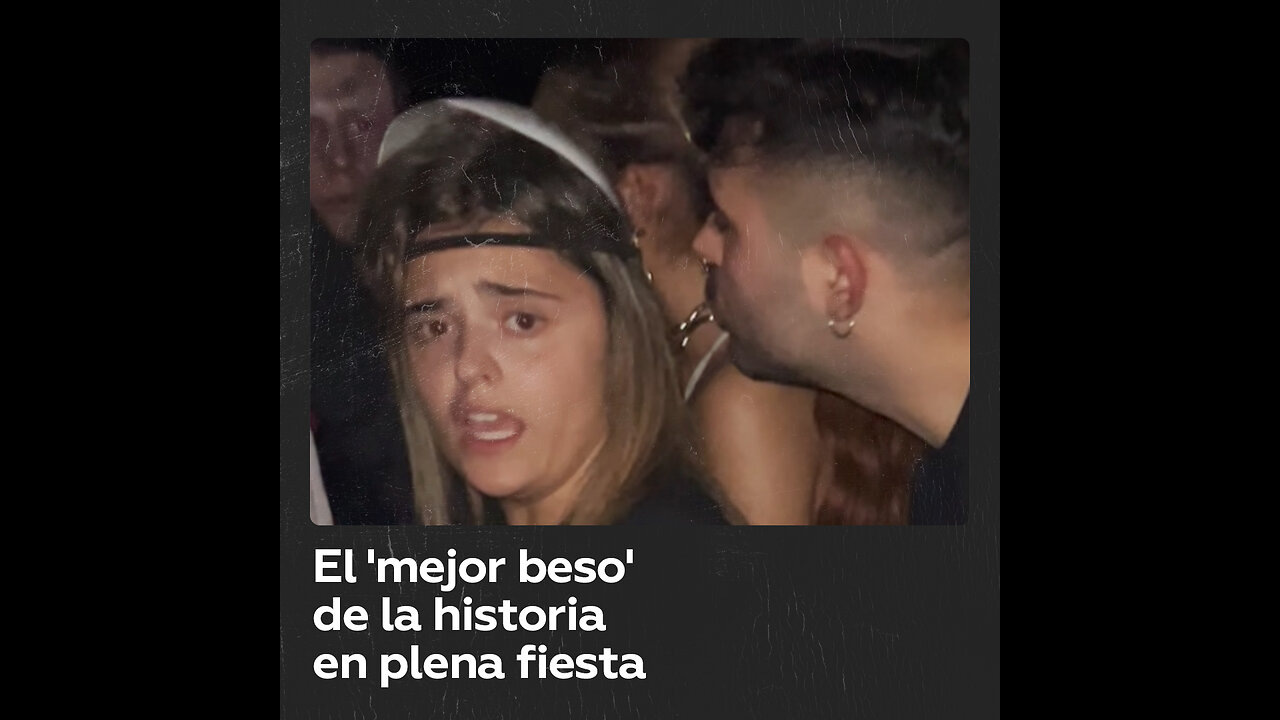 Un giro inesperado: besa una máscara por error