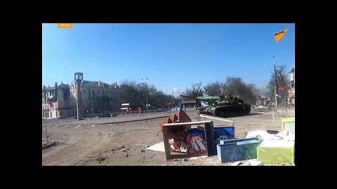 FEELING BORED! T-80 TANK FOOLING AROUND IN MARIUPOL #russia #ukraine #war #weapons