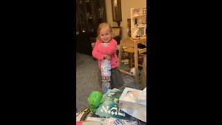 Dassie loving her Elsa Art Set from Viviennee for Chanukah