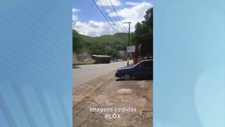 Ipatinga: carroceria de caminhão desce desgovernada e bate em poste e carro no Vale do Aço