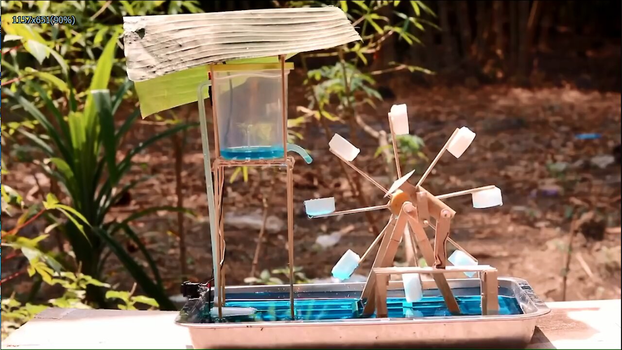 Free electricity production from a water fountain