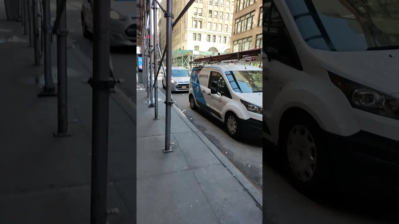 West 31st Street and 5th Avenue in New York City 2021.
