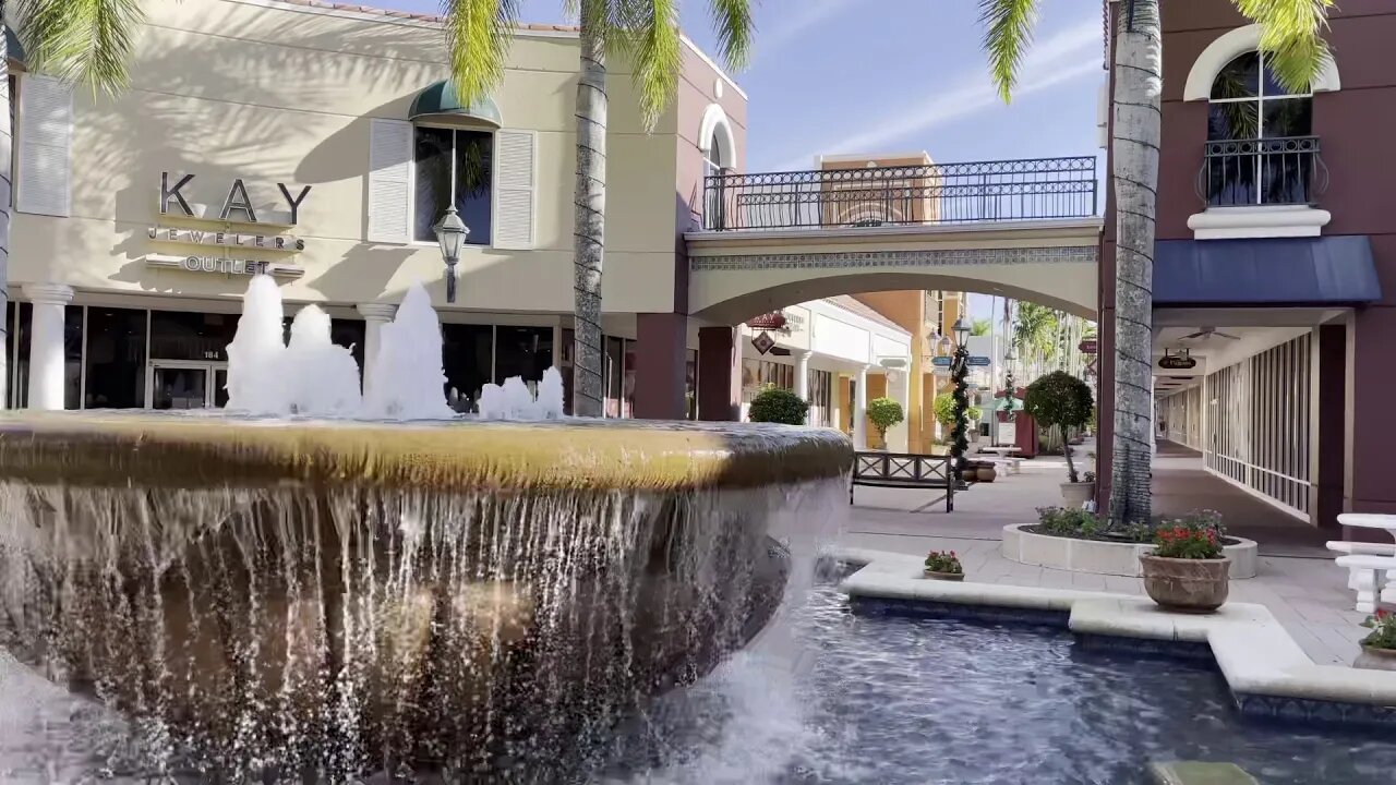 Outdoor mall in Southwest Florida