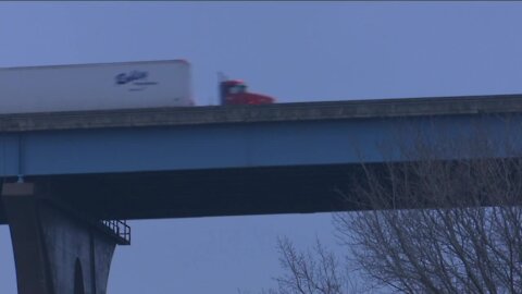 Truck driving instructors offer advice on driving in up to 60 MPH wind gusts tonight