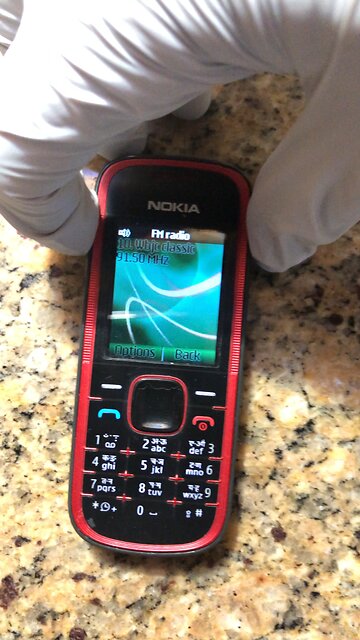 Nokia cell phone with FM radio