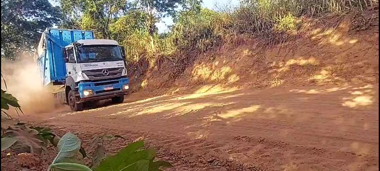 Canavieiro Mercedão na subida..... Como tem potência.