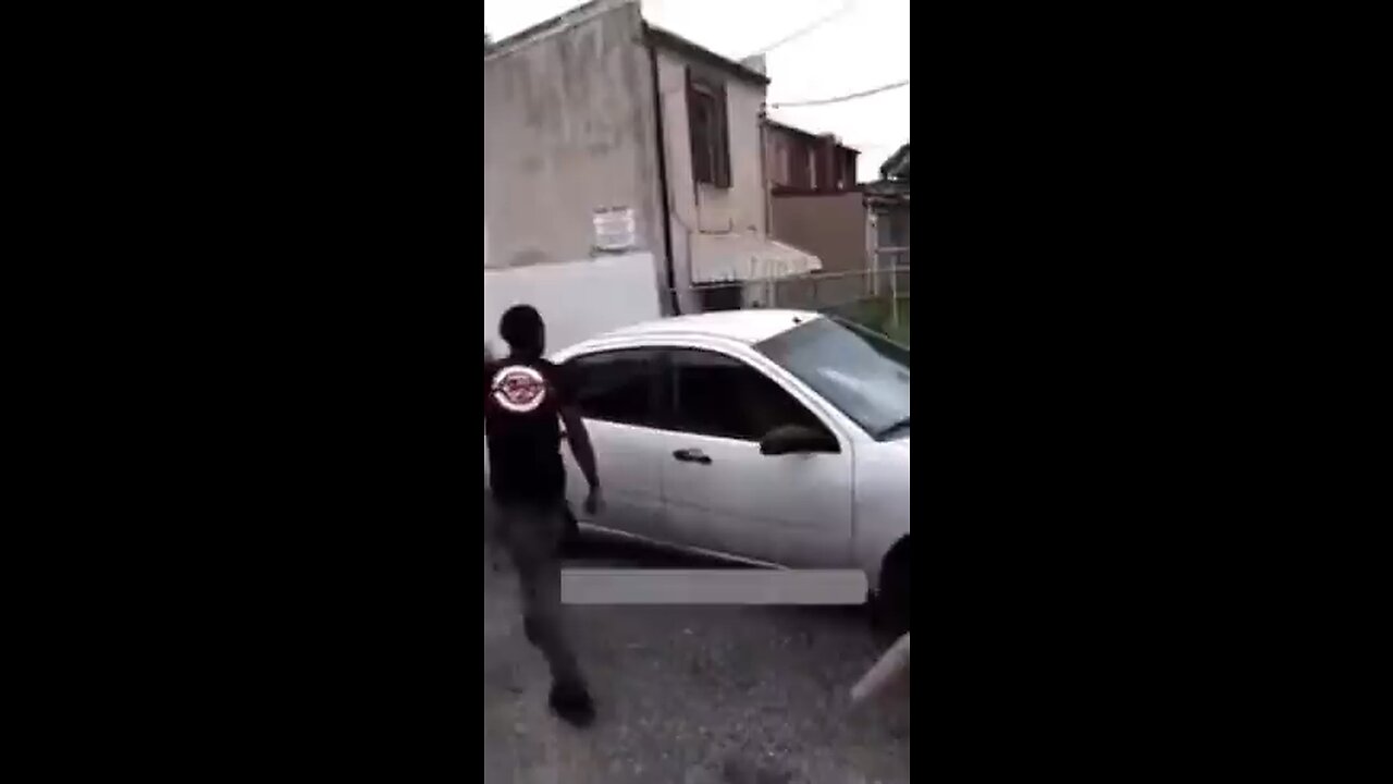 Baltimore “youths” Beat up Social Worker