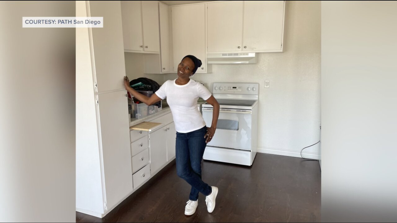 Formerly homeless woman moves into apartment with help from local organization