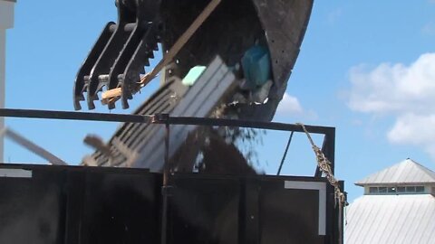Beach businesses begin to clear out in order to rebuild