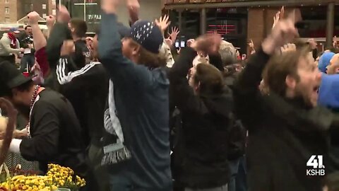Fans celebrate as USMNT goes up 1 in do-or-die match against Iran